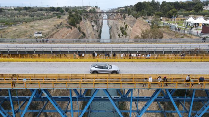 H Mustang δεν είναι απλά ένα ηλεκτρικό που χάρη στην άμεση απόκριση χωρίς lag μπορεί και προσπερνάει. Είναι παράλληλα ένα fun to drive ηλεκτρικό. 